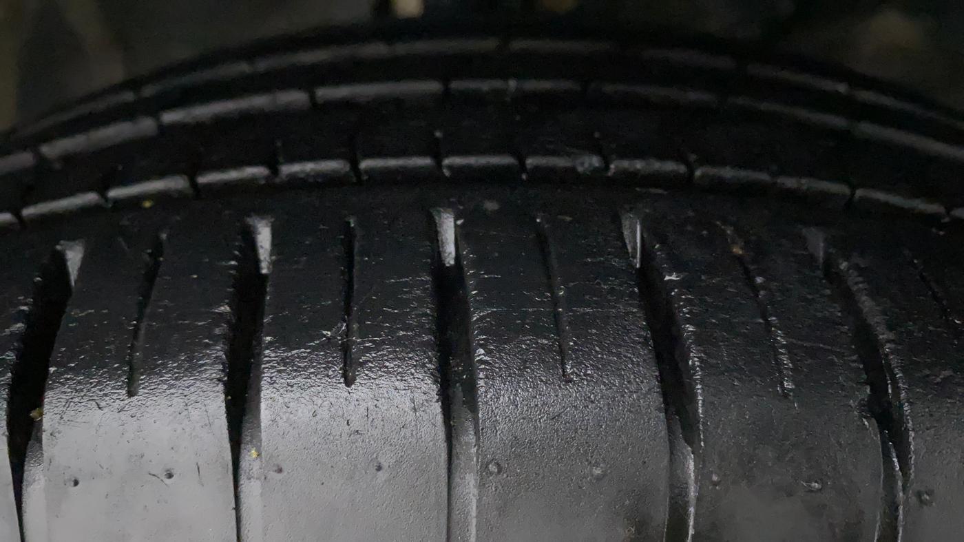2023 Maruti Baleno ALPHA 1.2 AGS, CNG, Automatic, 12,190 km, Right Front Tyre Tread