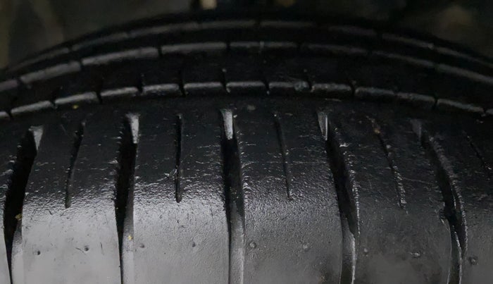 2023 Maruti Baleno ALPHA 1.2 AGS, Petrol, Automatic, 12,190 km, Right Front Tyre Tread