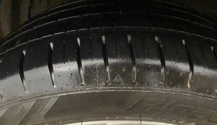 2016 Maruti Ciaz ZXI+ RS, Petrol, Manual, 1,08,950 km, Left Front Tyre Tread
