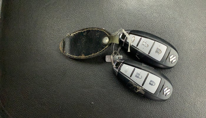 2016 Maruti Ciaz ZXI+ RS, Petrol, Manual, 1,08,950 km, Key Close Up