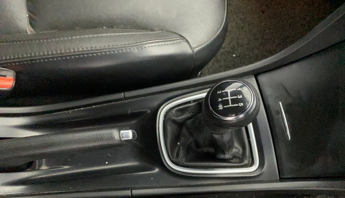 2016 Maruti Ciaz ZXI+ RS, Petrol, Manual, 1,08,950 km, Gear Lever