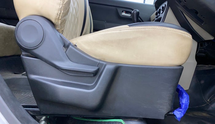 2022 Maruti New Wagon-R VXI CNG 1.0, CNG, Manual, 68,865 km, Driver Side Adjustment Panel