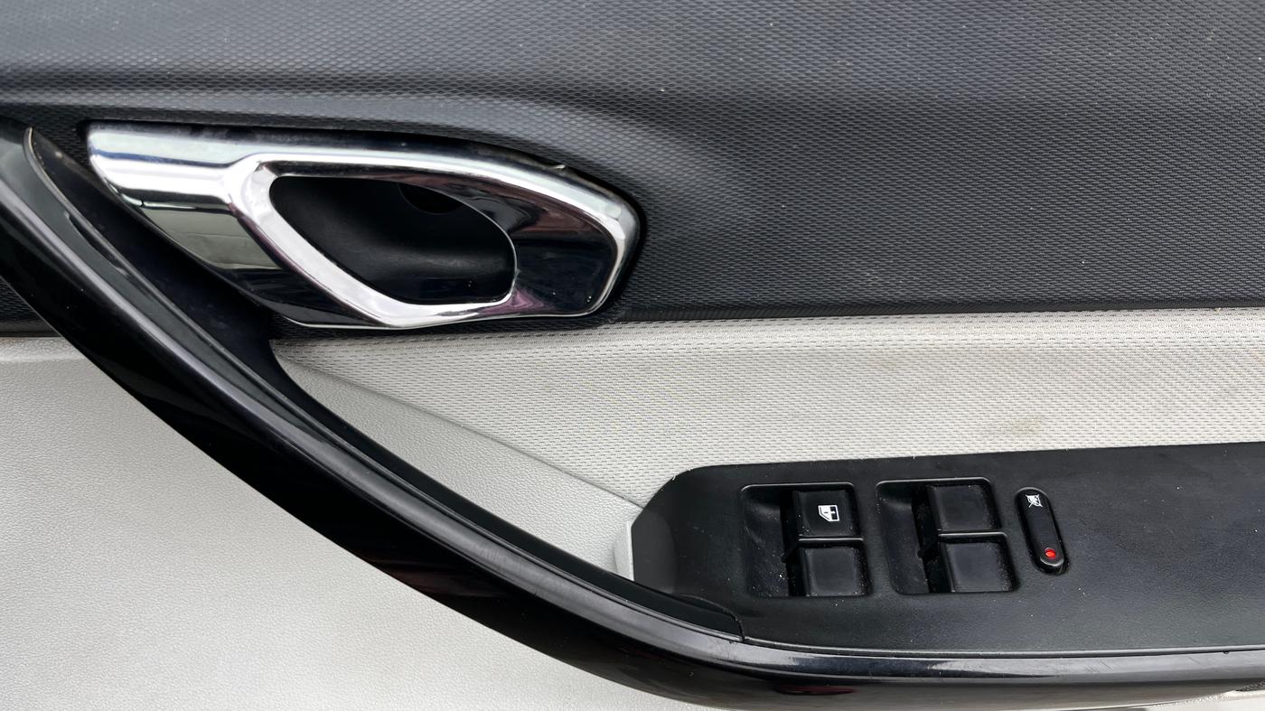 2022 Tata TIGOR XZA PLUS PETROL, Petrol, Automatic, 45,837 km, Driver Side Door Panels Control