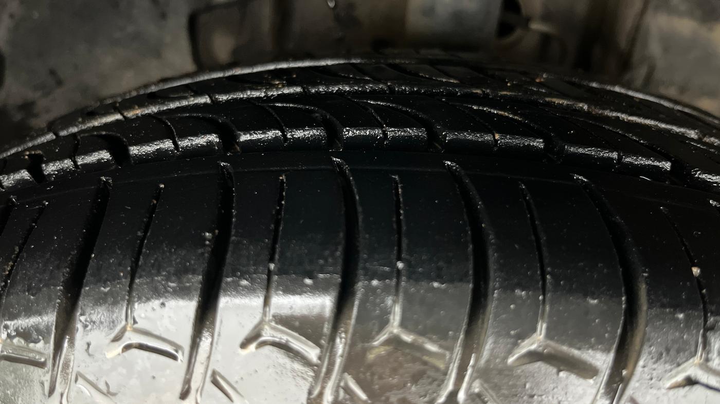 2022 Tata TIGOR XZA PLUS PETROL, Petrol, Automatic, 45,837 km, Right Front Tyre Tread