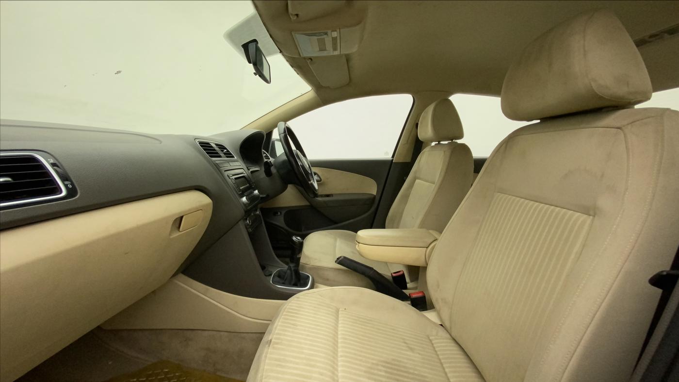 2011 Volkswagen Vento COMFORTLINE 1.6, Petrol, Manual, 61,436 km, Right Side Front Door Cabin