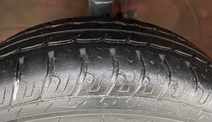 2015 Maruti Wagon R 1.0 VXI AMT, Petrol, Automatic, 64,186 km, Left Front Tyre Tread