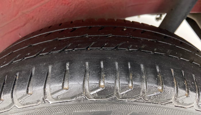 2015 Maruti Wagon R 1.0 VXI AMT, Petrol, Automatic, 64,186 km, Left Rear Tyre Tread