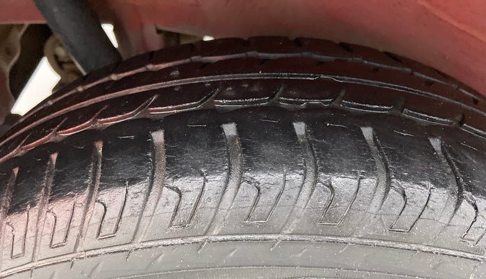 2015 Maruti Wagon R 1.0 VXI AMT, Petrol, Automatic, 64,186 km, Right Rear Tyre Tread