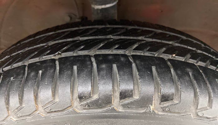 2015 Maruti Wagon R 1.0 VXI AMT, Petrol, Automatic, 64,186 km, Right Front Tyre Tread