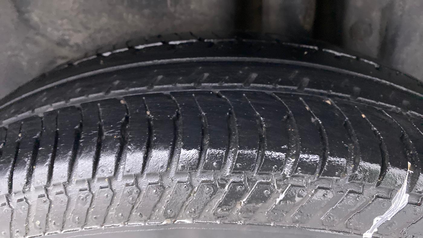2016 Maruti Swift Dzire VXI OPT, Petrol, Manual, 43,422 km, Left Rear Tyre Tread