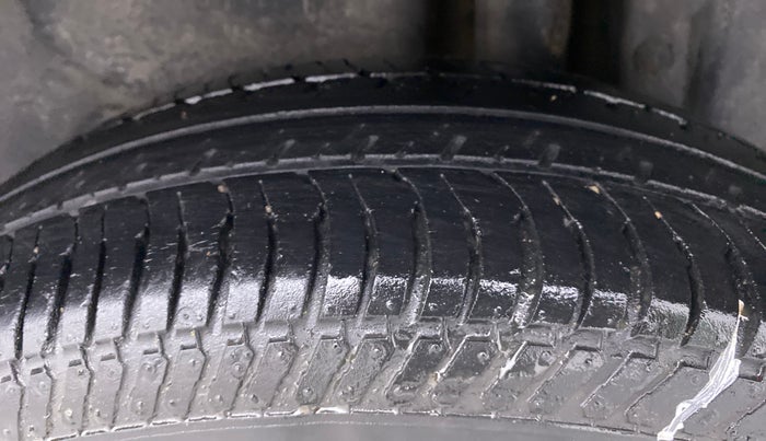 2016 Maruti Swift Dzire VXI OPT, Petrol, Manual, 43,422 km, Left Rear Tyre Tread