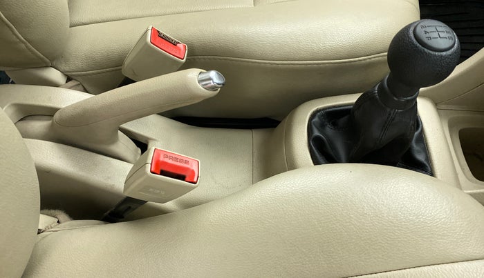 2016 Maruti Swift Dzire VXI OPT, Petrol, Manual, 43,422 km, Gear Lever