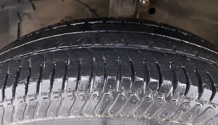 2016 Maruti Swift Dzire VXI OPT, Petrol, Manual, 43,422 km, Left Front Tyre Tread