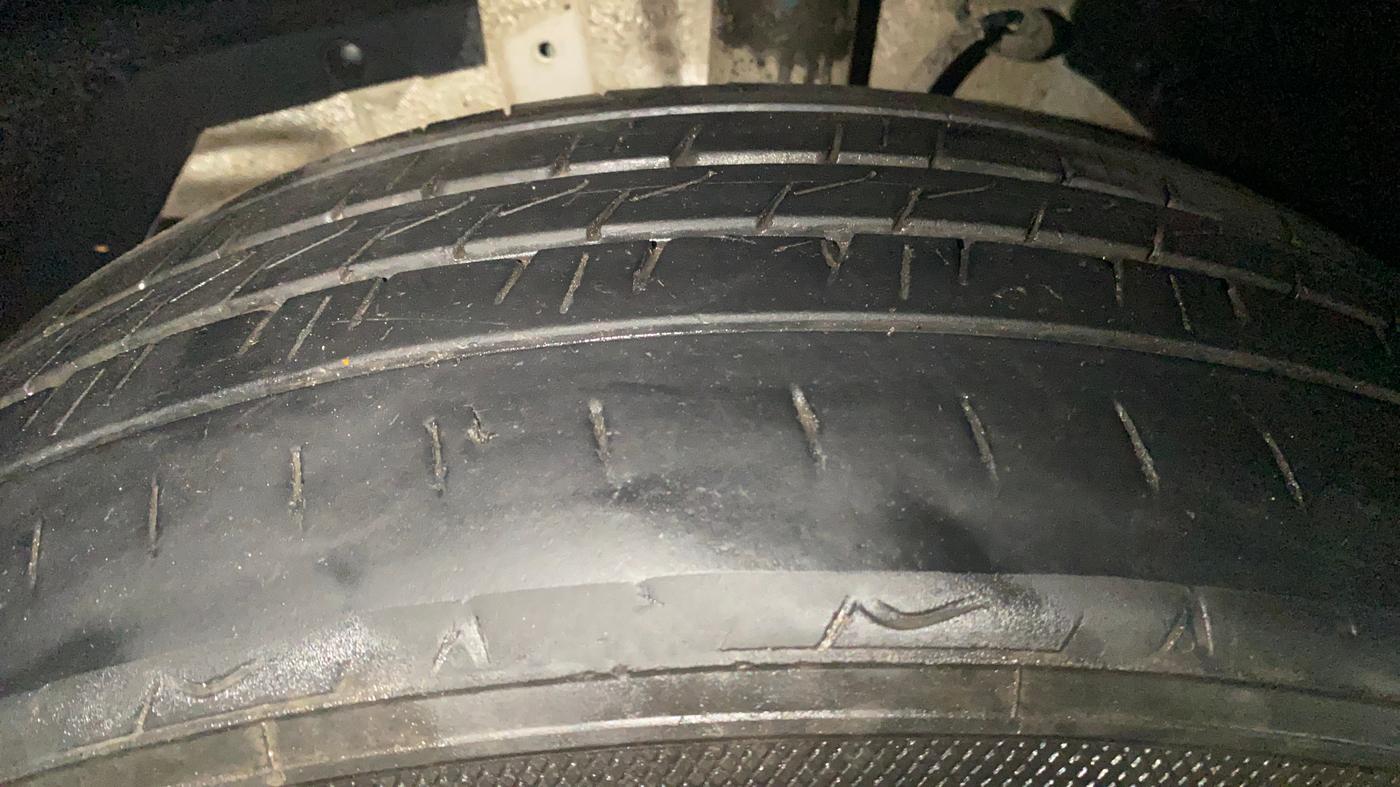 2018 Mahindra XUV500 W9 AT, Diesel, Automatic, 88,814 km, Left Front Tyre Tread