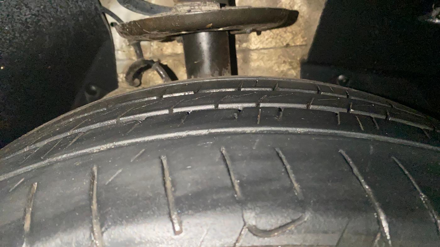 2018 Mahindra XUV500 W9 AT, Diesel, Automatic, 88,814 km, Right Front Tyre Tread