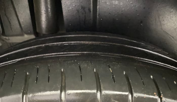 2014 Maruti Ertiga VXI, Petrol, Manual, 90,383 km, Right Rear Tyre Tread