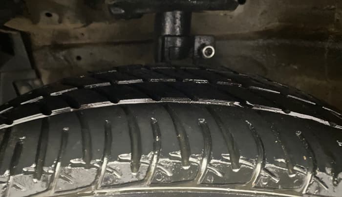 2014 Maruti Ertiga VXI, Petrol, Manual, 90,383 km, Left Front Tyre Tread
