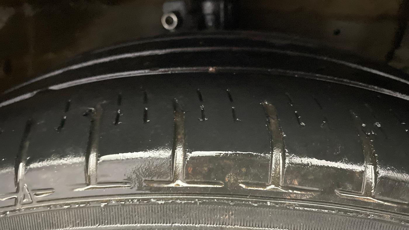 2014 Maruti Ertiga VXI, Petrol, Manual, 90,383 km, Right Front Tyre Tread