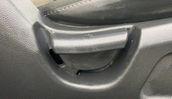 2017 Hyundai Elite i20 MAGNA 1.4 AT, Petrol, Automatic, 33,734 km, Driver Side Adjustment Panel