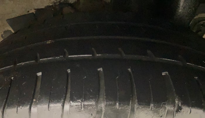 2017 Hyundai Elite i20 MAGNA 1.4 AT, Petrol, Automatic, 33,734 km, Left Rear Tyre Tread