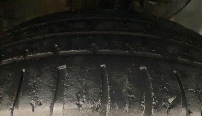 2017 Hyundai Elite i20 MAGNA 1.4 AT, Petrol, Automatic, 33,734 km, Right Front Tyre Tread