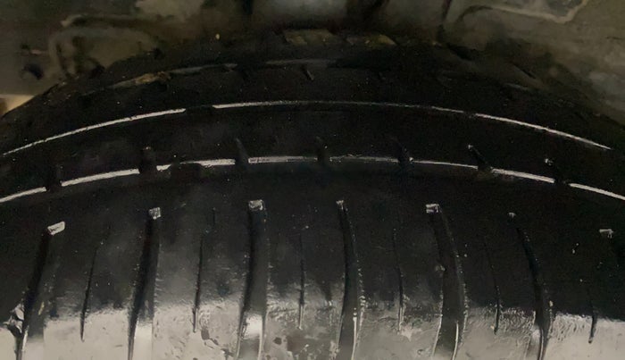 2017 Hyundai Elite i20 MAGNA 1.4 AT, Petrol, Automatic, 33,734 km, Right Rear Tyre Tread