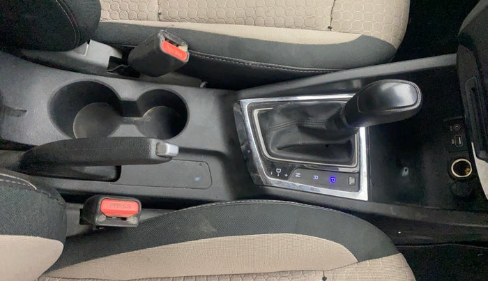 2017 Hyundai Elite i20 MAGNA 1.4 AT, Petrol, Automatic, 33,734 km, Gear Lever