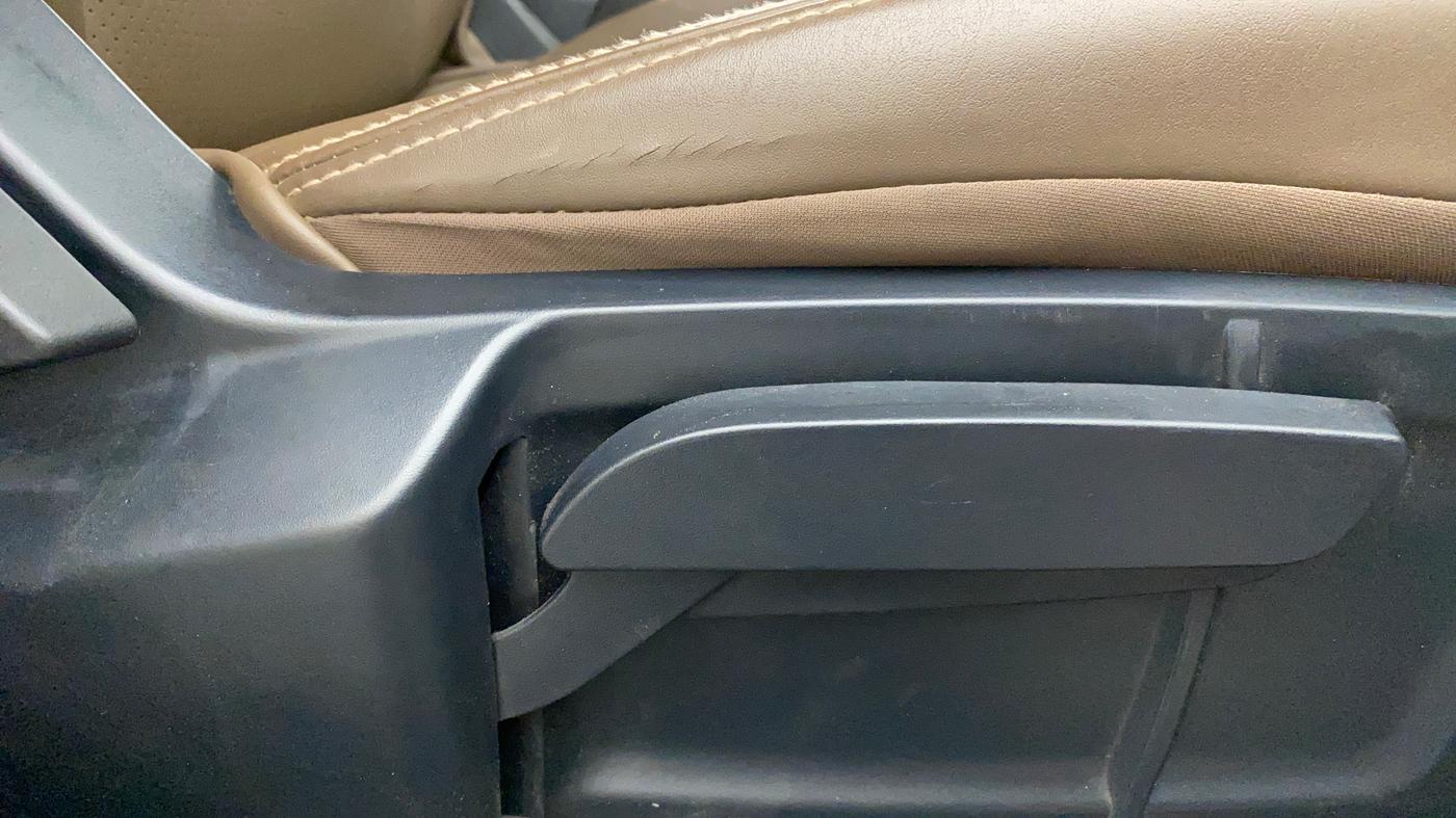 2020 Tata Harrier XZA 2.0L, Diesel, Automatic, 60,444 km, Driver Side Adjustment Panel