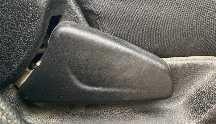 2018 Renault Kwid RXT 1.0 (O), Petrol, Manual, 29,355 km, Driver Side Adjustment Panel