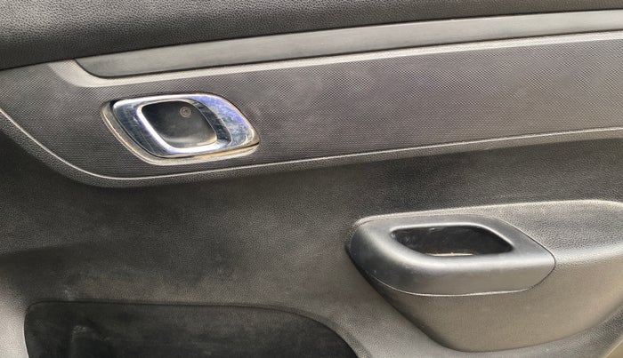 2018 Renault Kwid RXT 1.0 (O), Petrol, Manual, 29,355 km, Driver Side Door Panels Control