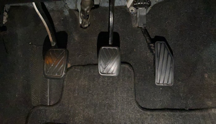 2017 Maruti Baleno ZETA PETROL 1.2, Petrol, Manual, 76,100 km, Pedals