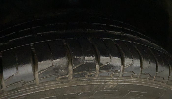 2017 Maruti Baleno ZETA PETROL 1.2, Petrol, Manual, 76,100 km, Left Front Tyre Tread
