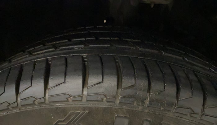 2017 Maruti Baleno ZETA PETROL 1.2, Petrol, Manual, 76,100 km, Right Front Tyre Tread