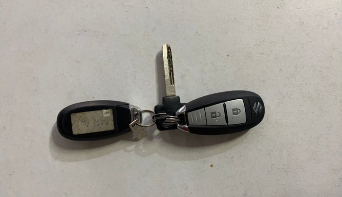 2017 Maruti Baleno ZETA PETROL 1.2, Petrol, Manual, 76,100 km, Key Close Up