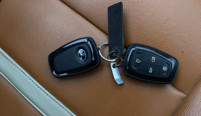 2021 Tata ALTROZ XT PETROL, Petrol, Manual, 61,416 km, Key Close Up