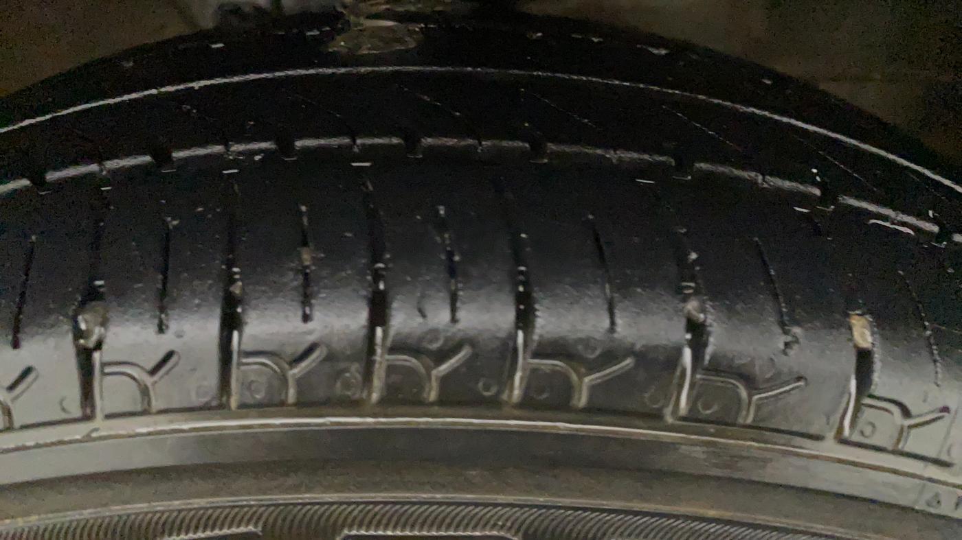 2014 Maruti Wagon R 1.0 LXI CNG, CNG, Manual, 57,238 km, Right Front Tyre Tread