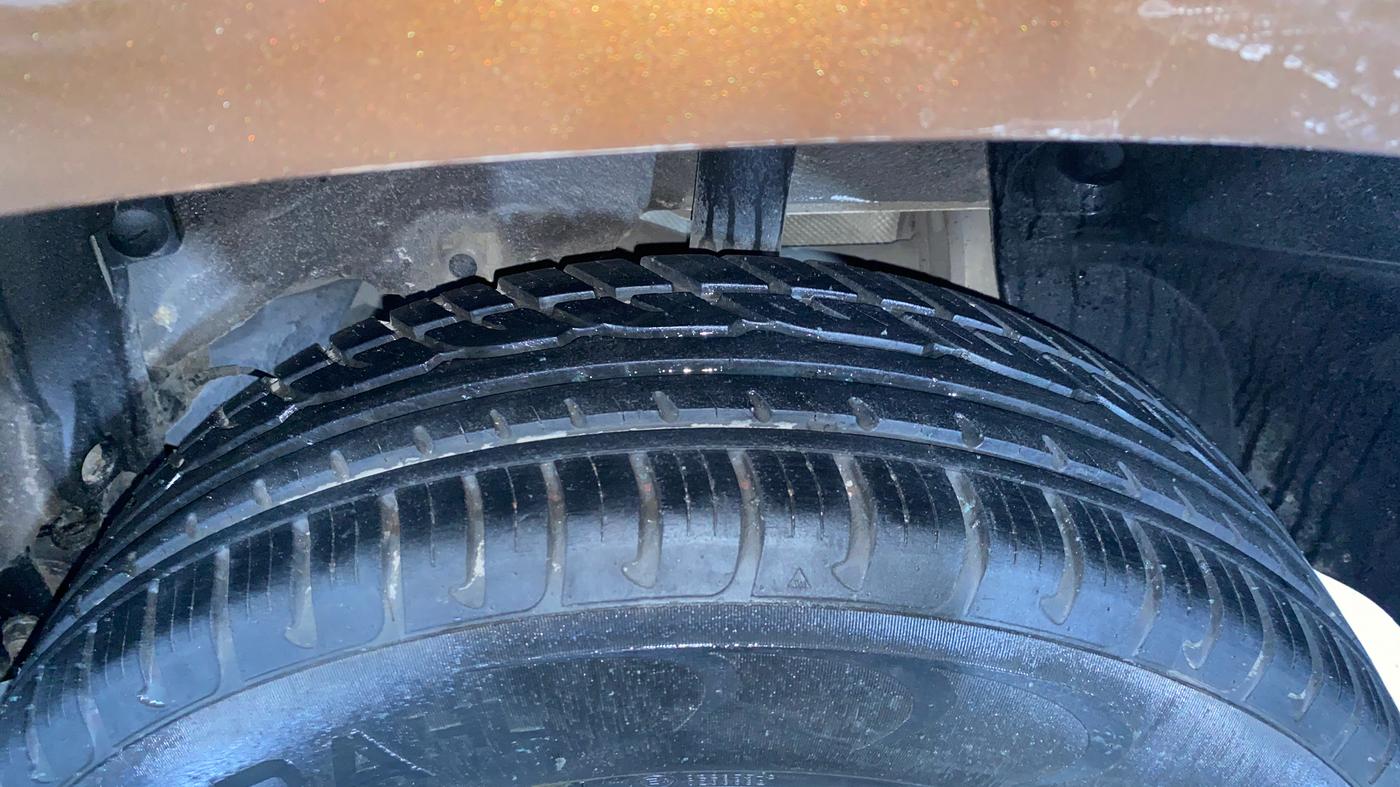 2018 Renault Duster 85 PS RXS MT DIESEL, Diesel, Manual, 89,749 km, Left Rear Tyre Tread