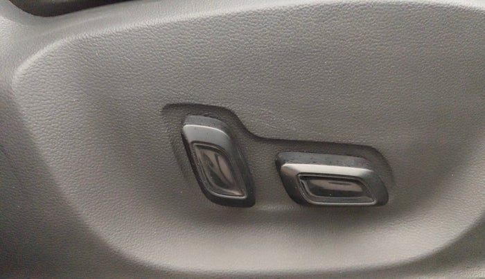 2022 MG ASTOR SHARP 1.5 MT, Petrol, Manual, 6,255 km, Driver Side Adjustment Panel