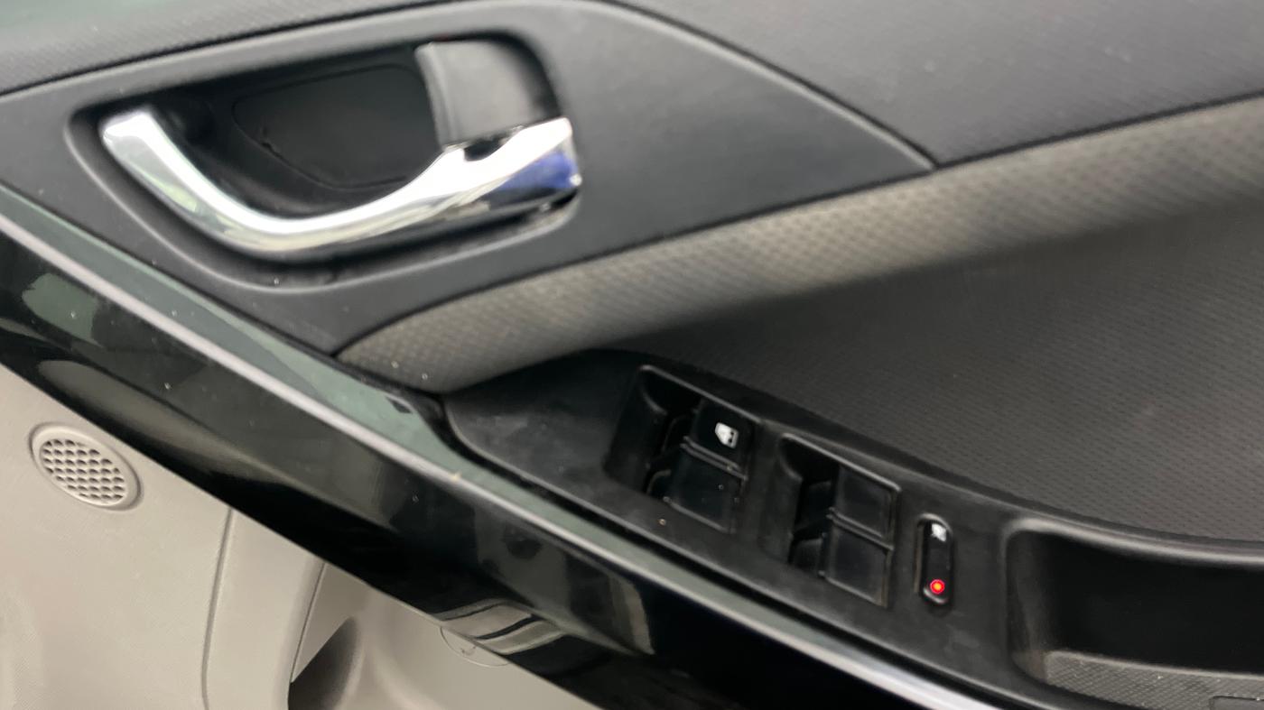 2019 Tata NEXON XZ DIESEL, Diesel, Manual, 88,905 km, Driver Side Door Panels Control