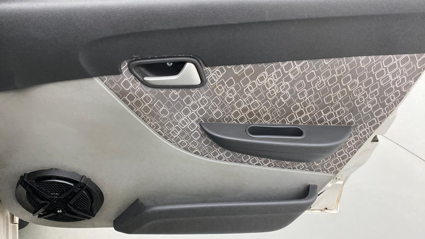 2018 Maruti Alto 800 LXI, Petrol, Manual, 35,371 km, Driver Side Door Panels Control