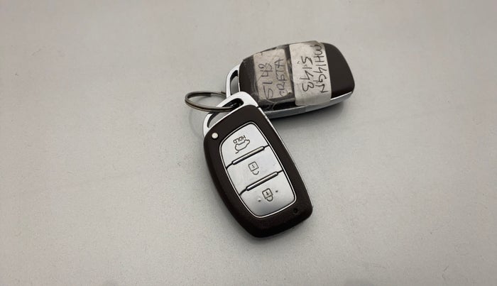 2017 Hyundai Creta SX PLUS 1.6 PETROL, Petrol, Manual, 70,971 km, Key Close Up