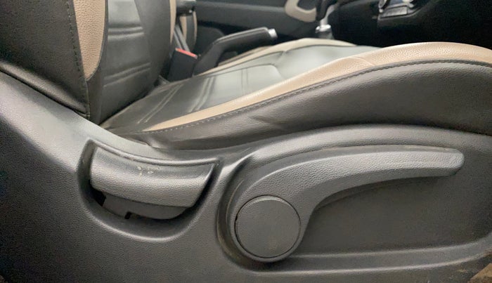 2017 Hyundai Creta SX PLUS 1.6 PETROL, Petrol, Manual, 70,971 km, Driver Side Adjustment Panel