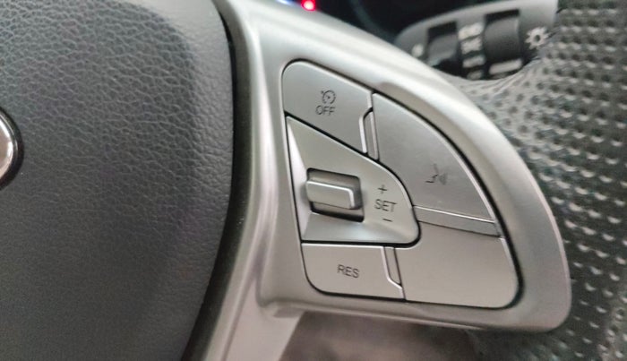 2022 Mahindra XUV300 W8 (O) 1.2 PETROL, Petrol, Manual, 38,272 km, Adaptive Cruise Control