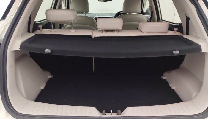 2022 Mahindra XUV300 W8 (O) 1.2 PETROL, Petrol, Manual, 38,272 km, Boot Inside