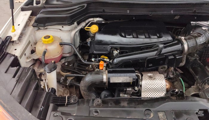 2022 Mahindra XUV300 W8 (O) 1.2 PETROL, Petrol, Manual, 38,272 km, Engine View - Right