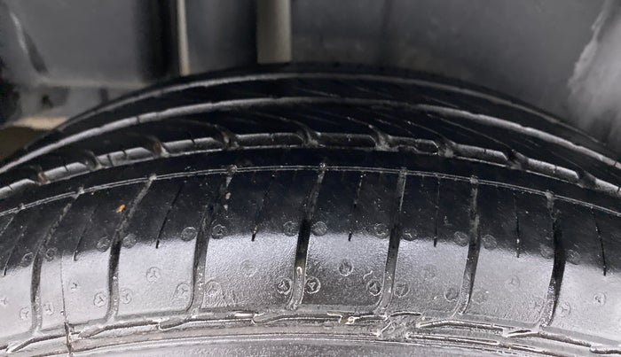 2022 Maruti Ciaz DELTA 1.5 SHVS MT PETROL, Petrol, Manual, 16,727 km, Right Rear Tyre Tread