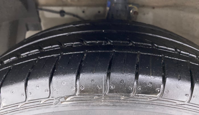 2022 Maruti Ciaz DELTA 1.5 SHVS MT PETROL, Petrol, Manual, 16,727 km, Left Front Tyre Tread