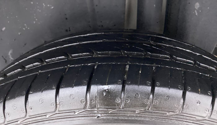 2022 Maruti Ciaz DELTA 1.5 SHVS MT PETROL, Petrol, Manual, 16,727 km, Left Rear Tyre Tread