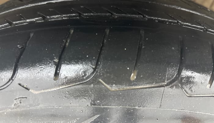 2018 Maruti Ciaz DELTA 1.5 SHVS MT PETROL, Petrol, Manual, 90,868 km, Right Front Tyre Tread