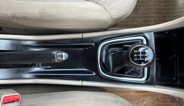 2018 Maruti Ciaz DELTA 1.5 SHVS MT PETROL, Petrol, Manual, 90,868 km, Gear Lever